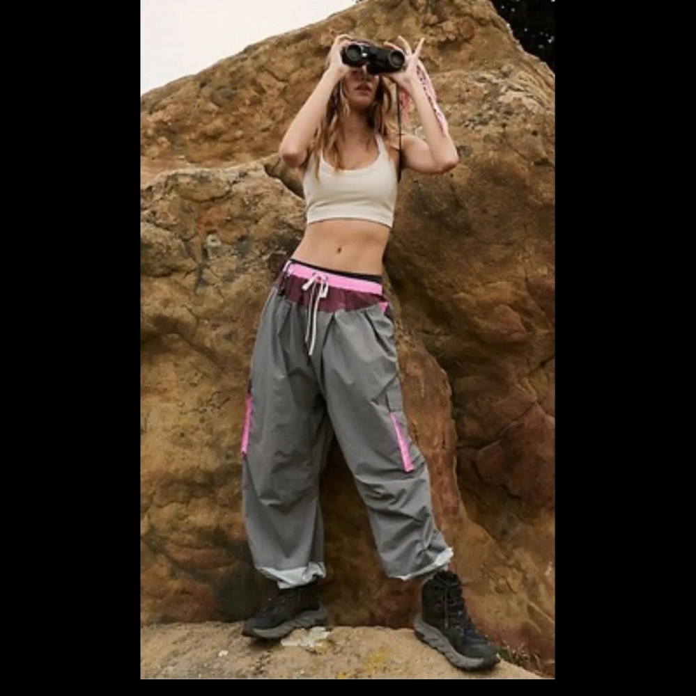 NWOT FREE PEOPLE MOVEMENT SPRING FOW PANTS ..SUPER CUTE..SIZE L